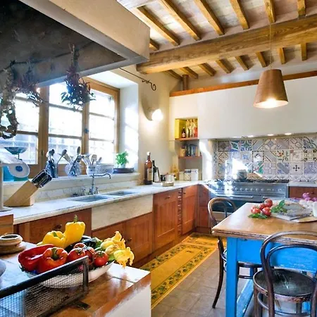 Vernazzano Basso Sleeps 16 Pool Wifi