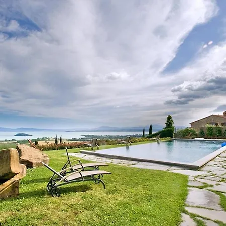 Vernazzano Basso Sleeps 16 Pool Wifi
