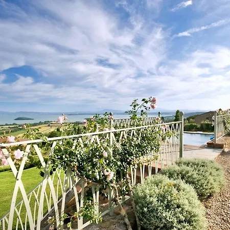 Vernazzano Basso Sleeps 16 Pool Wifi Tuoro sul Trasimeno